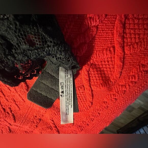 Black Lace Racerback Bralette - Picture 4 of 6